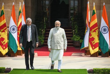 NEW DELHI INDIA 21 HAZİRAN 2023 Sri Lanka Başkanı Ranil Wickremesinghe Lwith Başbakanı Narendra Modi 21 Temmuz 2023 tarihinde Yeni Delhi Hindistan 'daki Hyderabad House' da gerçekleşen görüşme öncesinde Sri Lanka Başkanı iki günlük bir ziyaret için Hindistan 'a gitti.