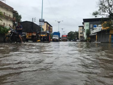 MUMBAI INDIA 22 Temmuz 2023 Kalyan doğusundaki Dwarli köyü Malangad yolu 22 Temmuz 2023 'te Mumbai Hindistan' da Pramod Tambe Hindustan Times tarafından çekilmiştir.