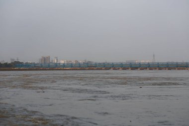 NEW DELHI INDIA 24 Temmuz 2023 Kalindi Kunj yakınlarındaki Yamuna Nehri 'nin Yeni Delhi Hindistan Fotoğrafı: Salman Ali Hindustan Times