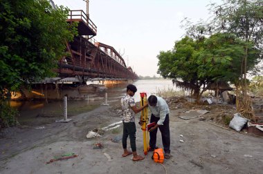 NEW DELHI INDIA JULY 26 2023 Central Water Commission workers checking water lavel after the yamuna water cross dangerous level on July 26 2023 in New Delhi India Photo by Sanjeev Verma Hindustan Times clipart