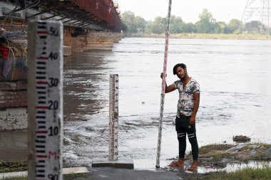 NEW DELHI INDIA JULY 26 2023 Central Water Commission workers checking water lavel after the yamuna water cross dangerous level on July 26 2023 in New Delhi India Photo by Sanjeev Verma Hindustan Times clipart