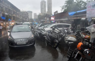 MUMBAI INDIA 26 Temmuz 2023 Bir ziyaretçi 26 Temmuz 2023 tarihinde Kalbadevi Yolu 'na park etti Mumbai Hindistan Fotoğraf: Bhushan Koyande Hindustan Times