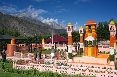 DRASS INDIA JULY 26 2023 Union Defence Minister Rajnath Singh paying tribute at the Kargil war memorial during Vijay Diwas or victory day celebrations on July 26 2023 in Drass India Kargil Vijay Diwas is celebrated every year to commemorate Indias vi clipart