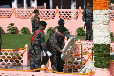 DRASS INDIA 26 Temmuz 2023 General Anil Chauhan Genelkurmay Başkanı Vijay Diwas 'daki Kargil savaş anıtında ya da 26 Temmuz 2023' teki zafer günü kutlamalarında her yıl Hindistan Drass Kargil Vijay Diwas anısına kutlanır.