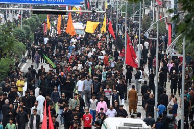 27 Temmuz 2023 'te Srinagar' daki Srinagar Hindistan Muharram geçidinde 30 yıl sonra Muharram geçit törenine katılan 20 Temmuz 2023 'te, 34 yıldır ilk kez geleneksel rotadan çıkarıldı.