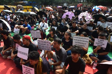 28 Temmuz 2023 'te Jantar Mantar' da Kuki Zomi Hmar ve Mizo topluluklarına karşı sürdürülen adaletsizlik eyleminde Kuki Kabilesi 'nin 28 Temmuz 2023' te Sonu Mehta tarafından Yeni Delhi Hindistan 'da çekilmiş bir fotoğrafı.