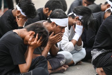 YENİ DELHI INDIA 29 HAZİRAN 2023 Şii Müslümanlar, 29 Temmuz 2023 tarihinde Yeni Delhi 'deki Şii Kapısı' ndaki Muharram geçit törenine katıldıkları için yas tutuyorlar.