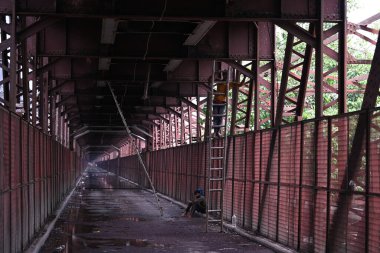 YENİ DELHI INDIA 29 HAZİRAN 2023 Eski Demir Köprü 'nün 29 Temmuz 2023' teki Yamuna su seviyesi nedeniyle Sanchit Khanna Hindustan Times