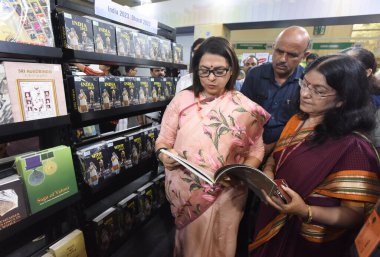 NEW DELHI INDIA 29 Temmuz 2023 Dışişleri ve Kültür Bakanı Meenakashi Lekhi, Hindistan Ticaret Teşkilatı ITPOat No. 11 Pragati Meydan tarafından Ju 'da düzenlenen Delhi Kitap Fuarı' nın 27. 'sini ziyaret etti ve açılışını gerçekleştirdi.