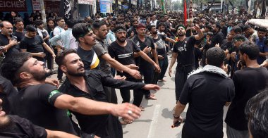 YENİ DELHI INDIA 29 HAZİRAN 2023 Müslüman dindar Şii Jama Mescidi Kaşmir Kapısı 'nda 29 Temmuz 2023 tarihinde Ashura 10 Muharram Kutsal Yas Töreni' ne katılıyor. 