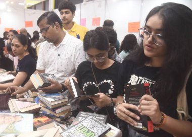 NEW DELHI INDIA 30 Temmuz 2023 'te Hindistan Ticaret Örgütü ITPOat tarafından düzenlenen 27. Delhi Kitap Fuarı' nı ziyaret eden insanlar, 30 Temmuz 2023 'te Yeni Delhi Hindistan' da Sonu Mehta Hindustan Times tarafından düzenlenen 11.