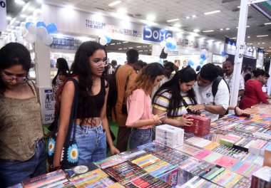 NEW DELHI INDIA 30 Temmuz 2023 'te Hindistan Ticaret Örgütü ITPOat tarafından düzenlenen 27. Delhi Kitap Fuarı' nı ziyaret eden insanlar, 30 Temmuz 2023 'te Yeni Delhi Hindistan' da Sonu Mehta Hindustan Times tarafından düzenlenen 11.