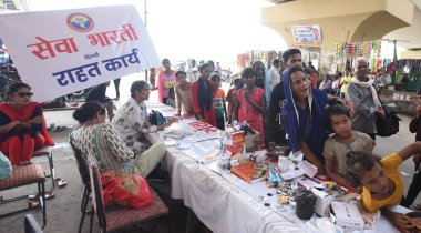 YENİ DELHI INDIA 30 Temmuz 2023 Yamuna Nehri seli insanları etkiledi Mayur Vihar 'daki bir yardım kampında 30 Temmuz 2023' te Yeni Delhi Hindistan Fotoğrafı: Sonu Mehta Hindustan Times