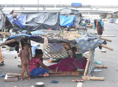 YENİ DELHI INDIA 30 Temmuz 2023 Yamuna Nehri seli insanları etkiledi Mayur Vihar 'daki bir yardım kampında 30 Temmuz 2023' te Yeni Delhi Hindistan Fotoğrafı: Sonu Mehta Hindustan Times