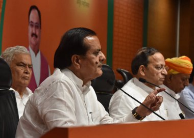 NEW DELHI INDIA 31 Temmuz 2023 Rajasthan 'dan BJP Milletvekili Sukhbir Singh Jaunapuria Kirodi Lal Meena Bhagirath Chaudhary ve BJP Genel Sekreteri Arun Singh, Rajasthan Kongresi G' ye karşı ortak bir basın toplantısı düzenledi.