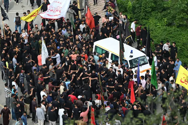 stock image SRINAGAR INDIA JULY 20 2023 Shia mourners participating in Muharram procession after 3 decades on July 27 2023 in Srinagar India Muharram processions in Srinagar were taken out through the traditional route for the first time in 34 years with the Jam