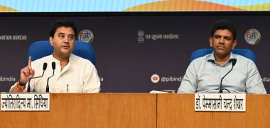 NEW DELHI INDIA SEPTEMBER 23 2024 Kuzey Doğu Bölgesi Haberleşme ve Kalkınma Bakanı Jyotiraditya Scindia ve Kırsal Kalkınma ve Haberleşme Bakanı Chandra Sekhar Pemmasani medyaya yaptığı açıklamada,