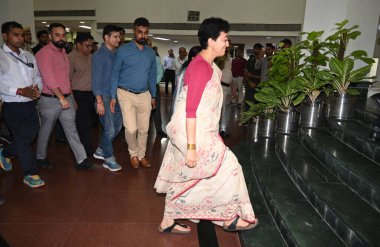 Yeni DELHI INDIA 23 SEPTEMBER 2024 Delhi 'nin yeni atanan başbakanı Atishi resmi olarak 23 Eylül 2024 tarihinde Delhi Sekreterliği görevini üstlenmek için Yeni Delhi Hindistan Atishi' nin sekizinci başkanı olarak yemin etti.