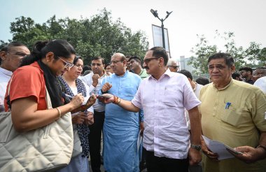 NEW DELHI INDIA SEPTEMBER 23 2024 Virendra Sachdeva President of Delhi BJP along with LOP Vijender Gupta during the launch of a campaign Janta Ka Mudda Assembly Mein at Connaught Place on September 23 2024 in New Delhi India Photo by Sanchit Khanna H clipart