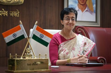 YENİ DELHI INDIA 23 EPTEMBER 23 2024 Atishi yeni yeminli Delhi başbakanı 23 Eylül 2024 tarihinde Delhi Secretariat ofisinin sorumluluğunu üstlendi Yeni Delhi Hindistan Atishi cumartesi günü bir ev 'de sekizinci başbakan olarak yemin etti