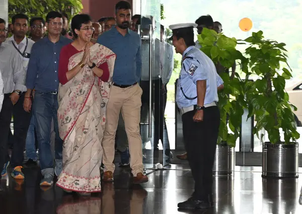 Yeni DELHI INDIA 23 SEPTEMBER 2024 Delhi 'nin yeni atanan başbakanı Atishi resmi olarak 23 Eylül 2024 tarihinde Delhi Sekreterliği görevini üstlenmek için Yeni Delhi Hindistan Atishi' nin sekizinci başkanı olarak yemin etti.