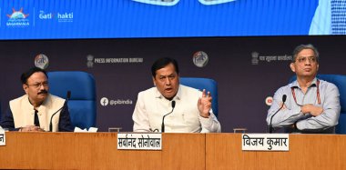 NEW DELHI INDIA 25 SEPTEMBER 25 2024 Liman Nakliyat ve Su Yolları Bakanı Sarbananda Sonowal, NMC 'deki ilk 100 gün boyunca Bakanlığın başardığı önemli kilometre taşlarının kapsamlı bir özetini sundu.