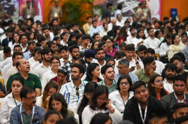 Uttar Pradesh Genel Sekreteri Yogi Adityanath, 25 Eylül 2024 'te Hindistan Fuar Merkezi' ndeki Uluslararası Ticaret Fuarı 'nda Uttar Pradesh hükümetleri tarafından ortaklaşa düzenlenen Büyük Noida Hindistan' da halka hitaben bir konuşma yaptı.