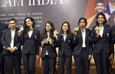 NEW DELHI INDIA SEPTEMBER 25 2024 Chess players Harika Dronavalli Vaishali Rameshbabu Divya Deshmukh Vantika Agrawal and other players pose for a picture with their 45th FIDE Chess Olympiad 2024 gold medals during a felicitation programme by All Indi clipart