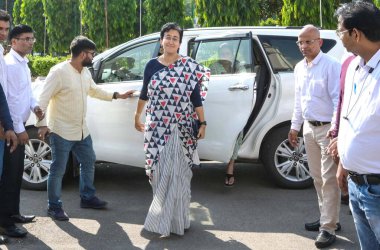 NEW DELHI INDIA SEPTEMBER 26 Eylül 2024 Delhi Genel Sekreteri Atishi, Delhi Meclisi 'nin 26 Eylül 2024 tarihli iki günlük özel oturumuna katılmak üzere Vidhan Sabha' ya geldi. 