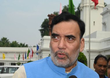 YENİ DELHI INDIA 26 EPTEMBER 2024 Delhi Kabine Bakanı Gopal Rai 26 Eylül 2024 'te Delhi Vidhan Sabha' da yapılan Meclis oturumunda, Delh 'in başbakanı olarak yemin ettikten sonra Atishi' nin mecliste ilk günüydü.