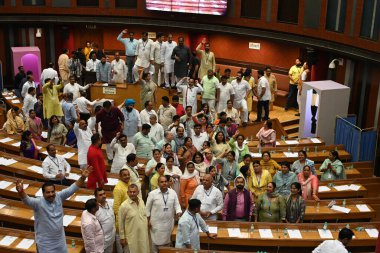 YENİ DELHI INDIA SEPTEMBER 26 Eylül 2024 BJP Konsey Üyeleri, Delhi Belediye Başkanı 'nın, Yeni Delhi, Hindistan' da 26 Eylül 2024 tarihinde Belediye Meclisi toplantısında Daimi Komite üyesi seçimlerini ertelerken, 