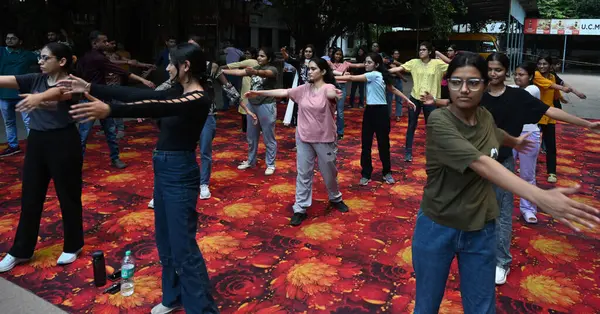 stock image NEW DELHI INDIA SEPTEMBER 26 2024 Resident doctors of GTB learn self defense techniques at GTB Hospital oraganised by Delhi Police and social organization experts in aftermath the Kolkata KG Kar Medical college incident on September 26 2024 in New De