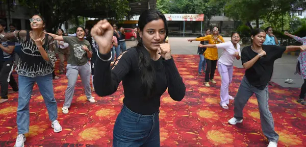 stock image NEW DELHI INDIA SEPTEMBER 26 2024 Resident doctors of GTB learn self defense techniques at GTB Hospital oraganised by Delhi Police and social organization experts in aftermath the Kolkata KG Kar Medical college incident on September 26 2024 in New De