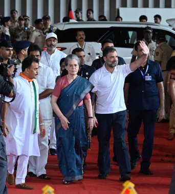 MUMBAI INDIA AUGUST 31 2023 Congress leaders Sonia Gandhi and Rahul Gandhi arrive to attend the meeting of Indian National Developmental Inclusive Alliance INDIA at Mumbai International Airport T2 on August 31 2023 in Mumbai India A total of 28 parti clipart