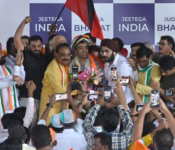 stock image MUMBAI INDIA AUGUST 31 2023 Jayant Singh Chaudhary is an Indian politician and a current member of the Rajya Sabha from Uttar Pradesh being welcomed upon his arrival at Chhatrapati Shivaji Maharaj International Airport ahead of the I N D I A bloc mee