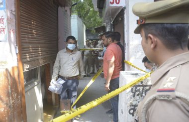 GHAZIABAD INDIA AĞUSTOS 30 AĞUSTOS 2023 Ghaziabad Polisi, 30 Ağustos 2023 tarihinde Tahsil 'deki odasında vurularak öldürülen avukat Manoj Chaudhary cinayetini araştırıyor.