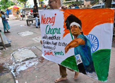 MUMBAI INDIA AUGUST 28 2023 Artist from Gurukul school of Art paints congratulatory message painting for Neeraj Chopra for Winning gold at the World Athletic Championship at Lalbaug on August 28 2023 in Mumbai India Photo by Anshuman Poyrekar Hindust clipart