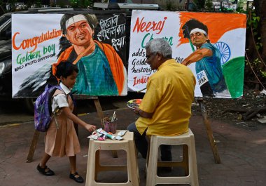 MUMBAI INDIA AUGUST 28 2023 Artist from Gurukul school of Art paints congratulatory message painting for Neeraj Chopra for Winning gold at the World Athletic Championship at Lalbaug on August 28 2023 in Mumbai India Photo by Anshuman Poyrekar Hindust clipart