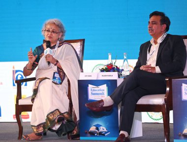NEW DELHI INDIA AUGust 28 Ağustos 2023 Bayan Aditi Misra Müdür Yardımcısı DPS 45. Bölüm Dr. Rajesh Hassija MD ile birlikte Hindistan Zaman Eğitimi Zirvesi sırasında 28 Ağustos 2023 'te Yeni Delhi' de yapılan İkinci baskı 