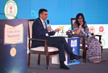 NEW DELHI INDIA AĞUSTOS 28 2023 Yuvraj Malik L Müdürü NBT ve Sarah Zia Rduring Hindustan Zaman Eğitim Zirvesi 2023, 28 Ağustos 2023, Yeni Delhi Hindistan.