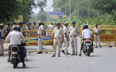 GURUGRAM INDIA HAZİRAN 28 AĞUSTOS 2023 Raipur 'da Brij Mandal Yatra nedeniyle Sohna Chowk yakınlarında Vishwa Hindu Parishad tarafından 287 Ağustos 2023' te Hindistan Gurugram 'da Parveen Kumar Hindustan Times tarafından çekilmiştir.