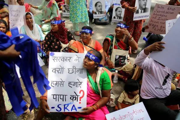 stock image NEW DELHI INDIA AUGUST 28 2023 Safai Karmachari Andolan workers along with family members of the people who were killed in sewer and septic tanks stage a protest against Central government during Stop Killing Us campaign at Jantar Mantar on August 28