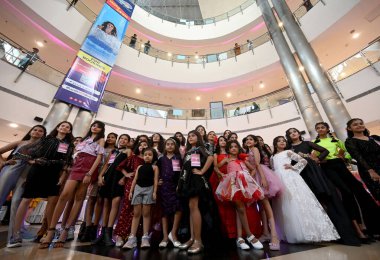 NOIDA INDIA 27 AĞUSTOS 2023 Kıdemsiz Hindistan Miss 2023 seçmeleri sırasında 27 Ağustos 2023 Noida Hindistan 'daki GIP AVM' de bu seçmeler Sunil Ghosh Hindustan Times tarafından Hindistan 'ın çeşitli şehirlerinde yapılacak.