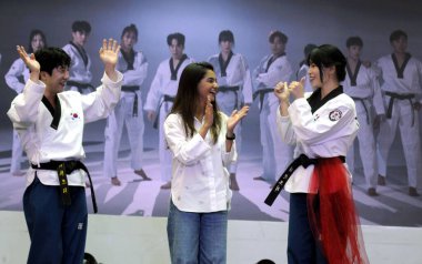 GURUGRAM INDIA 26 AĞUSTOS 2023 Anushka Sen Hint televizyon oyuncusu ve Kore Büyükelçisi Kore Kültür ve Turizm Festivali sırasında Kore Kültür ve Turizm Bakanlığı 