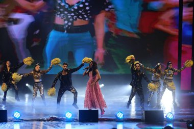 NEW DELHI INDIA 25 AĞUSTOS Hintli şarkıcı Neeti Mohan Kore 'de 25 Ağustos 2023' te Jawahar Lal Nehru Stadyumu 'nda 50 yıllık diplomatik ilişkiler etkinliği sırasında konser verdi. Fotoğraf: Salman Ali Hindustan Times 