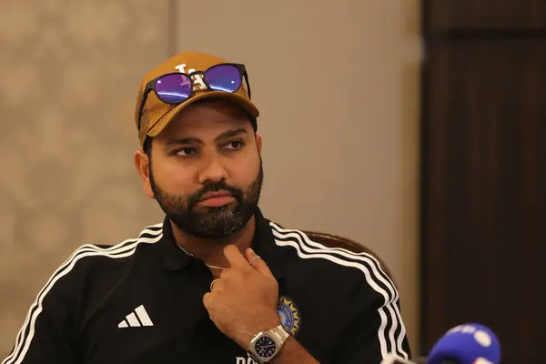 NEW DELHI INDIA AĞUSTOS 21 AĞUSTOS Hint kriket takımı kaptanı Rohit Sharma, 21 Ağustos 2023 'te Taj Sarayı' nda Asya Kupası erkek takımının duyurusunu medyaya iletirken Salman Ali Hindustan Times