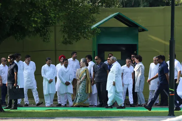 stock image NEW DELHI INDIA AUGUST 20 2023 Congress President Mallikarjun Kharge leaders Sonia Gandhi Priyanka Gandhi Robert Vadra paying tribute on the 79th birth anniversary of Former Prime Minister of India Rajiv Gandhi at Vir Bhumi Rajghat on August 20 2023 