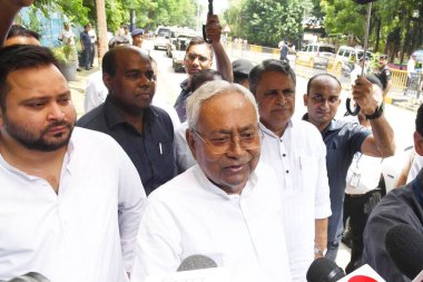 PATNA INDIA AUGust 18 Ağustos 2023 Bihar Genel Sekreteri Nitish Kumar, 18 Ağustos 2023 'te Patna Havalimanı' nda yeni inşa edilen Sivil Havacılık Müdürlüğü binasının açılışından sonra basın mensuplarıyla konuştu.