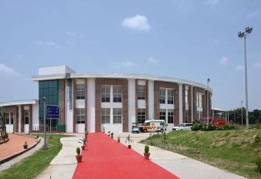 NEW DELHI INDIA AĞUSTOS 18 AĞUSTOS 2023 İdari Bina 'nın yeni açılan DDA Spor Kompleksi Sektör 17 Dwarka' daki görüntüsü bir fonksiyon sırasında Güney Delhi Milletvekili Pravesh Sahib Singh Verma 'nın huzurunda Delhi Valisi Yardımcısı Vinai Kumar Saxena tarafından
