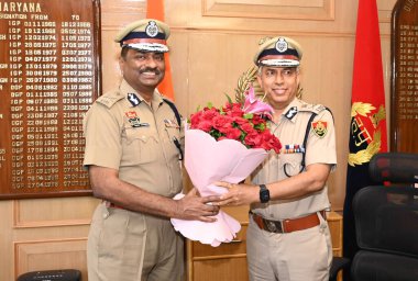 PANCHKULA INDIA 16 AĞUSTOS 1990 toplu IPS memuru Shatrujeet Kapur, 16 Ağustos 2023 tarihinde Panchkula Hindistan Fotoğrafı Sant Arora Hindustan Times 'da yeni Haryana Genel Müdürü olarak görev aldı.